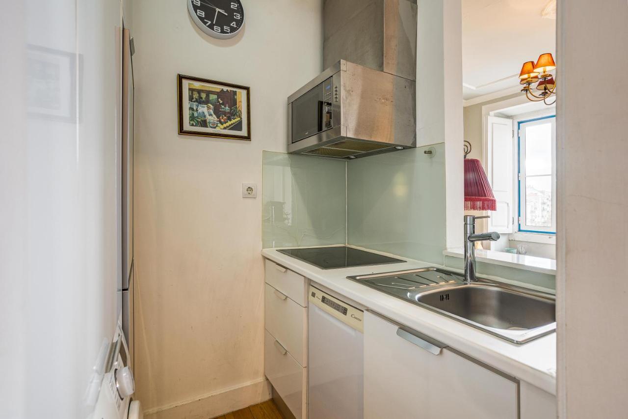 Bright Tailor Made Apartment By The Castle Lisbon Luaran gambar