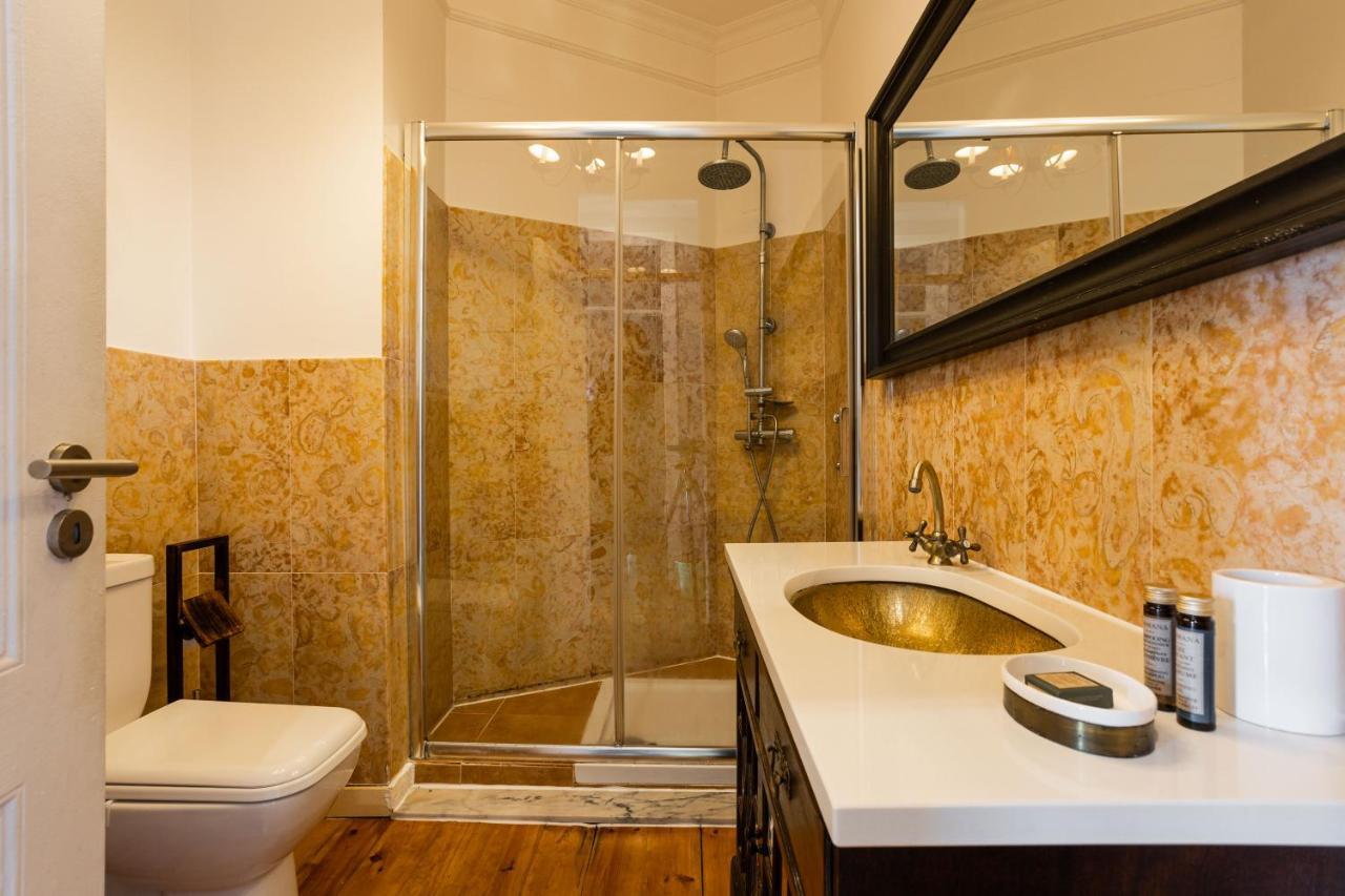 Bright Tailor Made Apartment By The Castle Lisbon Luaran gambar